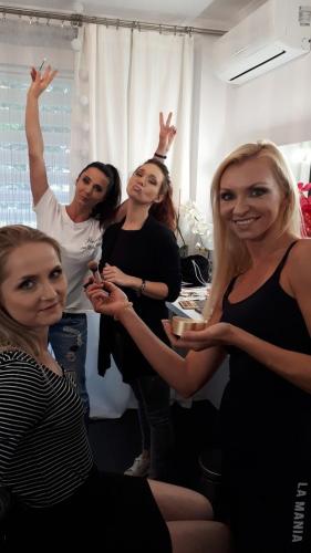 Akademia Aura Make Up